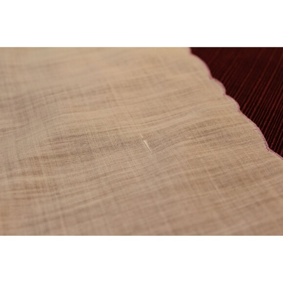 Vintage Violet Linen Handkerchief, Retro Hankie, Scalloped Edges & Scroll Detail - Picture 6 of 6